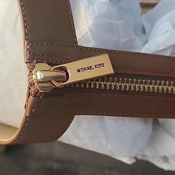 Michael Kors Luggage Berkley Mid Wedge - Picture 5 of 6